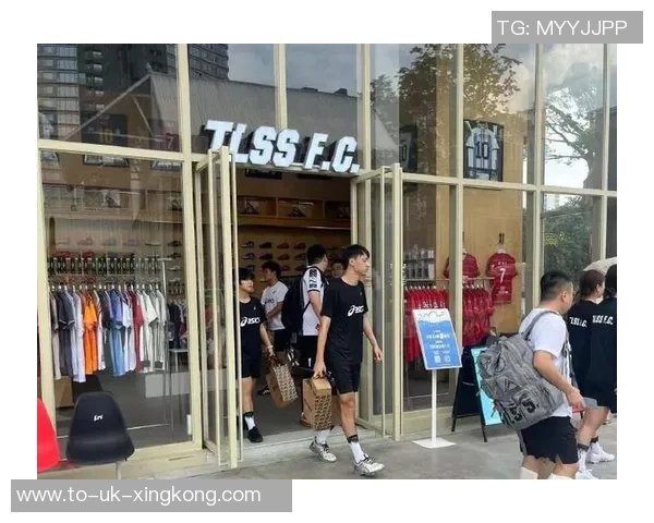 成都天朗足球装备助力青少年足球梦想成真，打造专业运动体验与品质保障